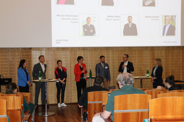 Teilnehmende der Podiumsdiskussion