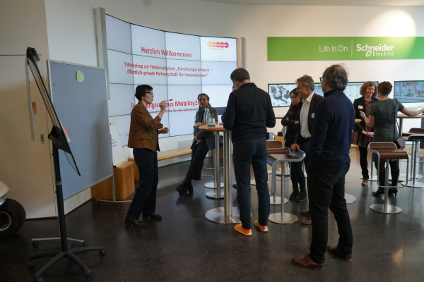 Diskussion bei Gruppenarbeit